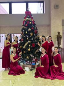 クリスマスツリーの下リコレフアクラス